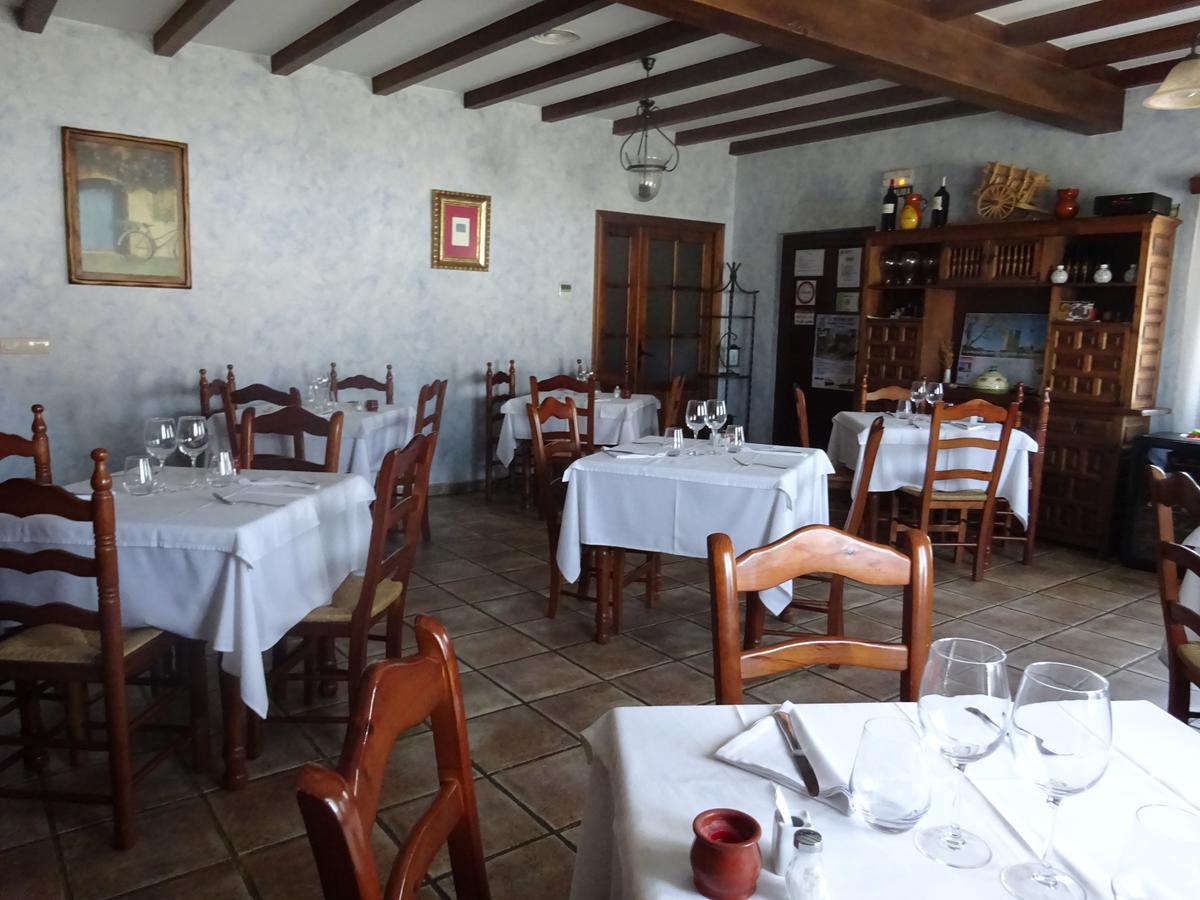 Mesa Del Conde Hotel San Felices de los Gallegos ภายนอก รูปภาพ